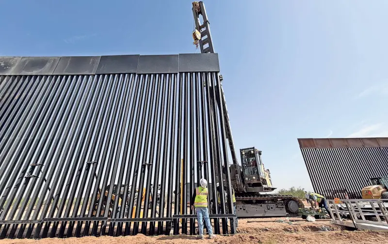 Avanza construcción del ‘muro negro’