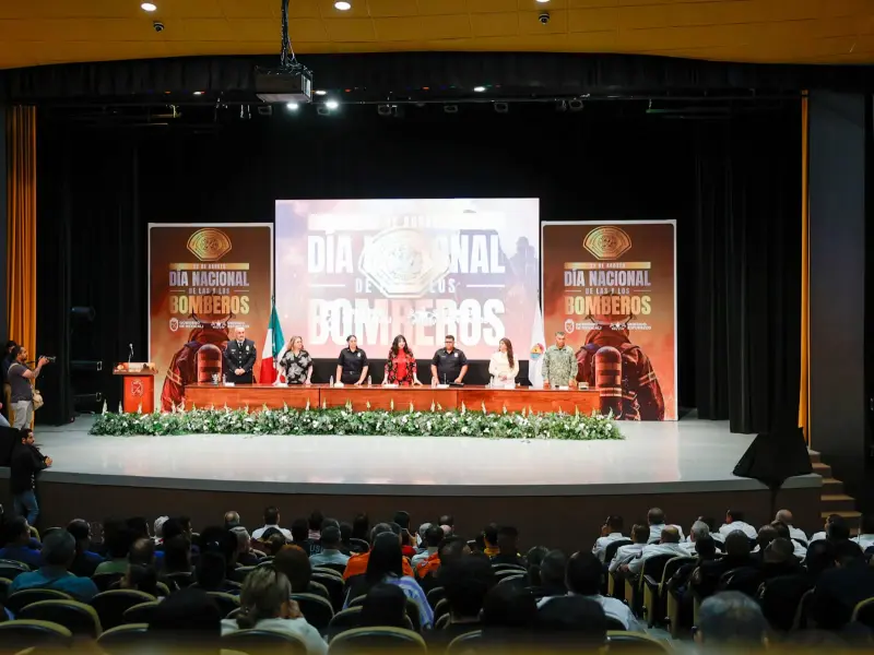 Conmemoran el Día del Bombero con reconocimientos y apoyos económicos