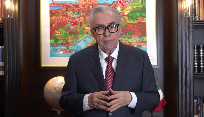 Rocha Moya, en el limbo político
