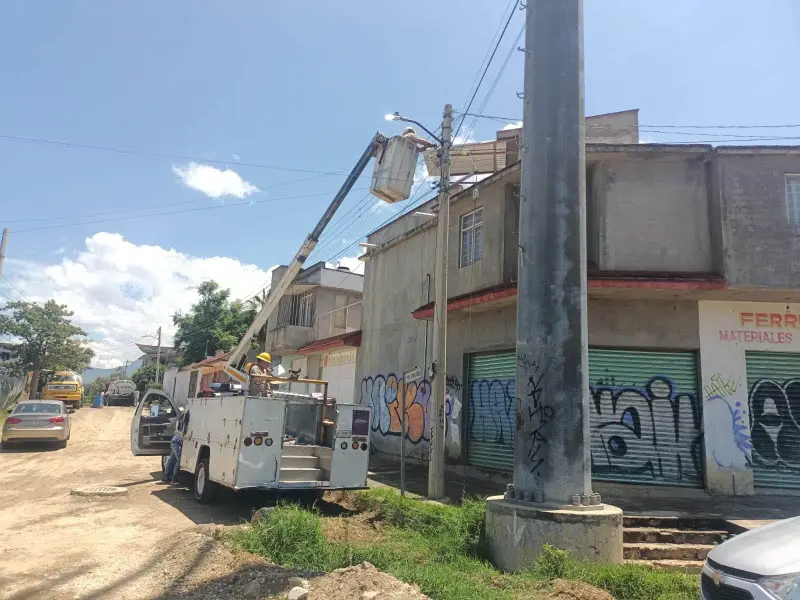 Refuerza municipio iluminación en Viguera, Atoyac y puente Bicentenario