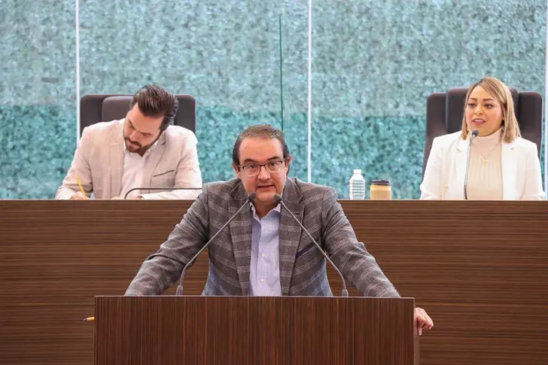 Memo Vega expone reformas y apoyos en San Juan del Río