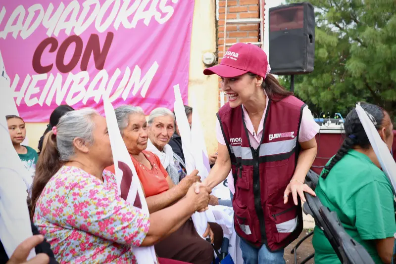 Escucha Nalleli Pedraza las necesidades de los morelianos