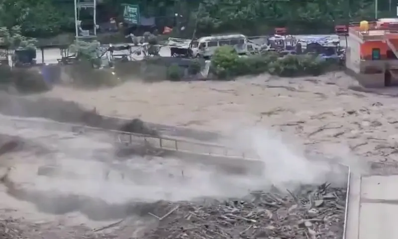 Avanzan rescates en Nepal tras alud de hielo que dejó 359 muertos