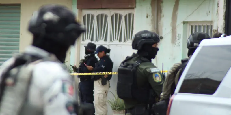 Denuncian cateo violento en anexo de Abasolo: Hincan y encañonan a jóvenes; no hallan nada