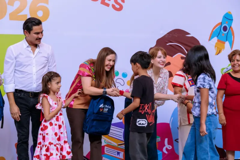 Entrega DIF de Oaxaca de Juárez útiles para el regreso a clases