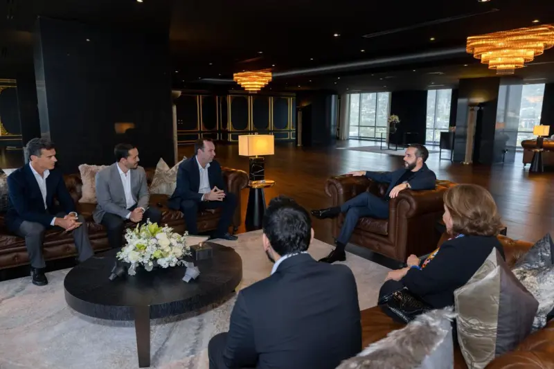 Anuncia Grupo 50 Doctors inversión de 200 mdd en El Salvador