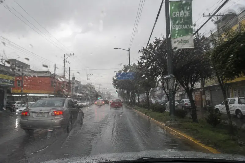 ¡Prepara el paraguas! Las lluvias y el granizo golpearán al Edomex