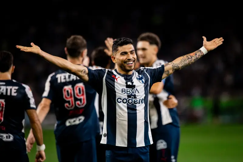 Rayados golea 6-1 a Juárez y firma una noche de fiesta en el Gigante de Acero