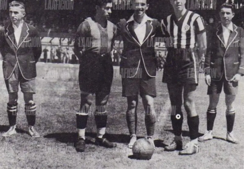 El Atlante es el pueblo pateando al mundo en un balón