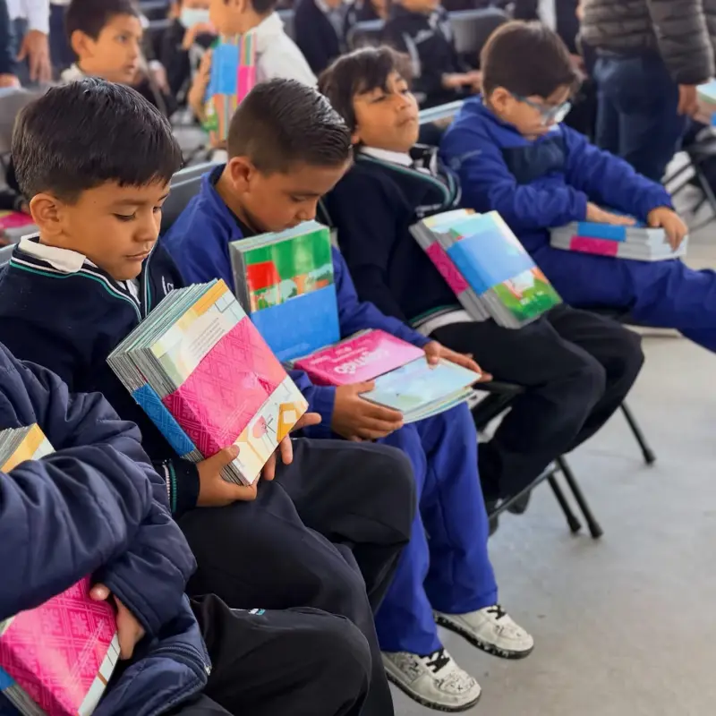 Libros de primaria estarán completos antes del regreso a clases, asegura USEBEQ
