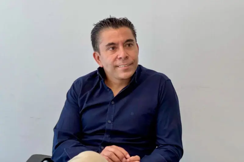 Roberto Sosa se registró como aspirante para reelegirse en la diputación federal