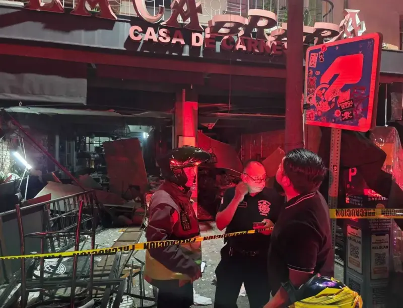 Explosión en restaurante de Roma Norte deja 13 elementos de emergencia lesionados