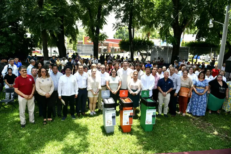 Yamil Melgar respalda proyecto estudiantil de la UNACH “Separando para Transformar"