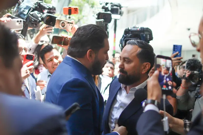 ‘No me toques cab...’: Diputados Arturo Ávila y Carlos Mancilla se confrontan en el Senado
