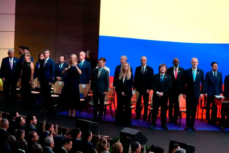 De la Espriella convierte su investidura en una cumbre de la derecha bajo el Escudo de las Américas