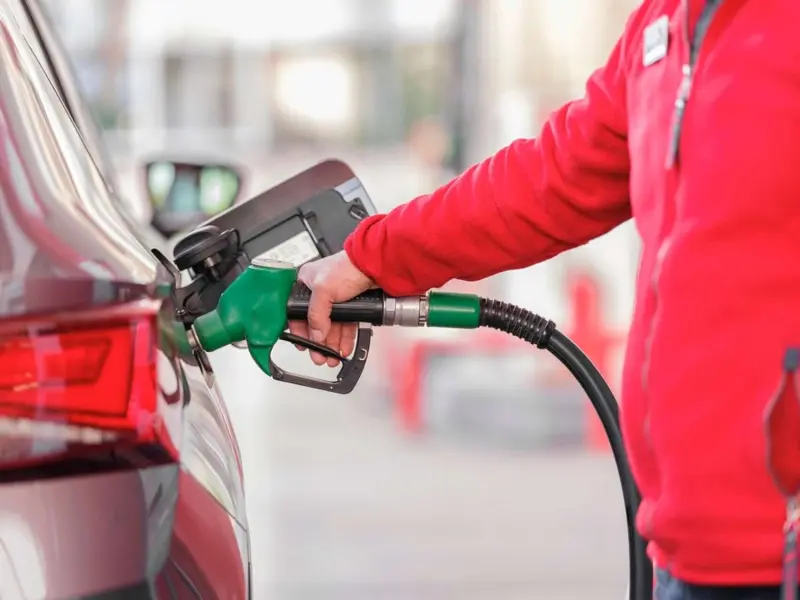 Putin necesita un plan de emergencia: Rusia se asfixia sin gasolina y se ve obligada a importar