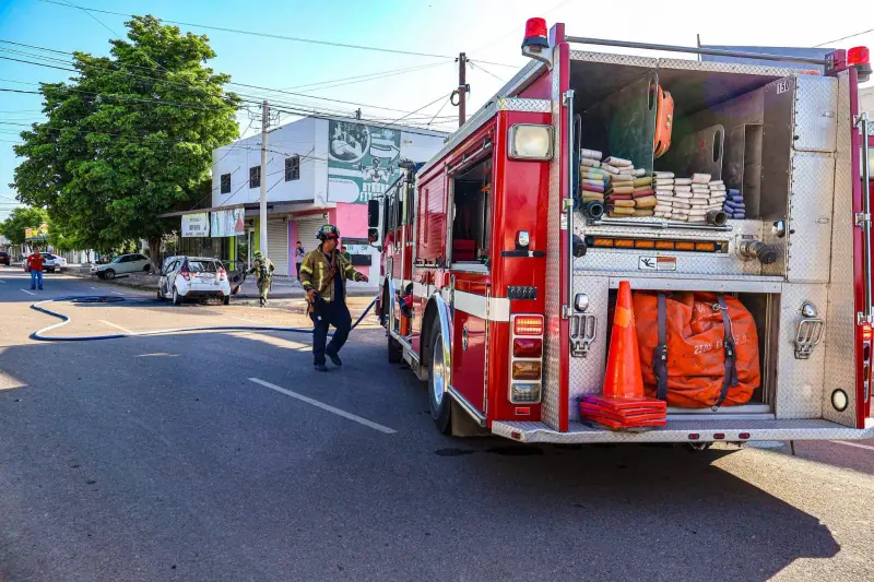 Bomberos de Cajeme explica cómo ceder el paso a vehículos de emergencia y evitar accidentes