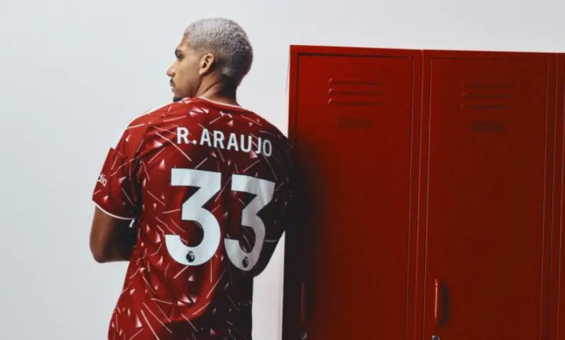 Presenta Liverpool a Ronald Araújo como nuevo refuerzo