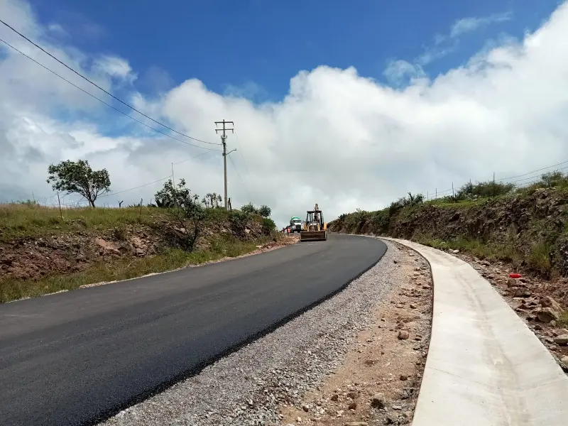Avanza pavimentación del camino hacia La Mesa de Jesús en San Luis de la Paz