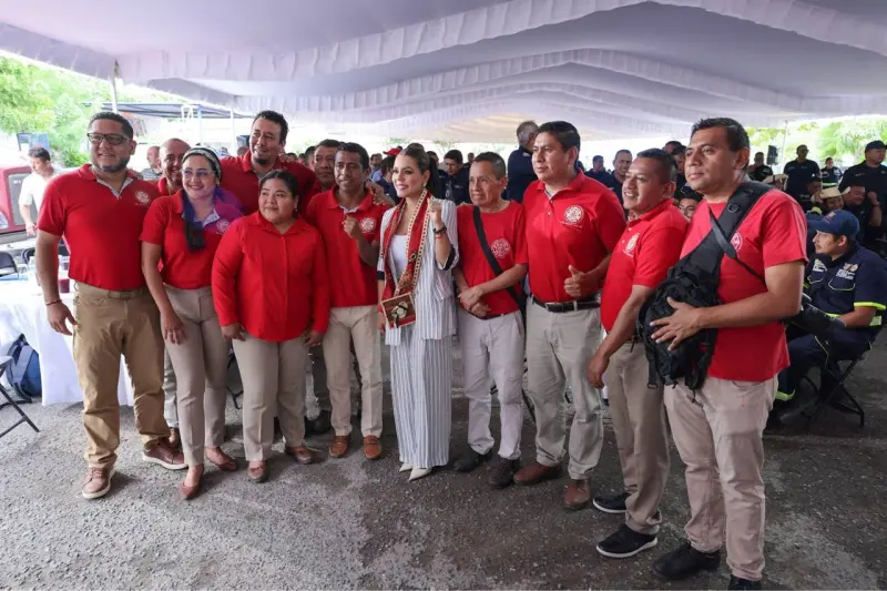 Encabeza Evelyn Salgado festejo por el Día del Bombero