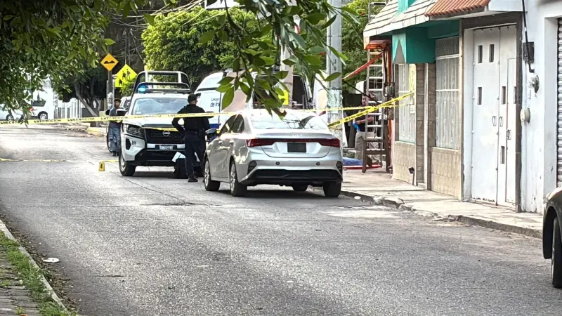 Tragedia en Apaseo: Trabajador de gasera recibe descarga eléctrica, cae de azotea y muere