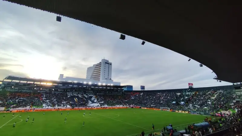 Dueños del palcos del Estadio León denuncian alza del 21% en cuotas pese a deterioro