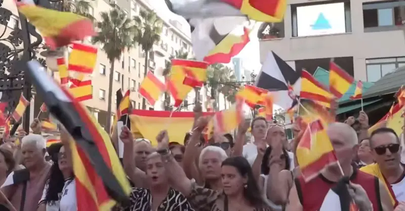 La indignación de los ceutíes en la calle para exigir respuestas a España y Europa: “Ceuta no se rinde”