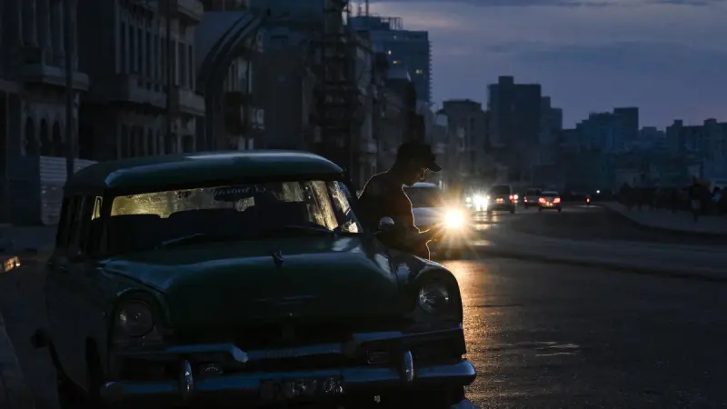 Cuba reconecta la red eléctrica después de un apagón nacional