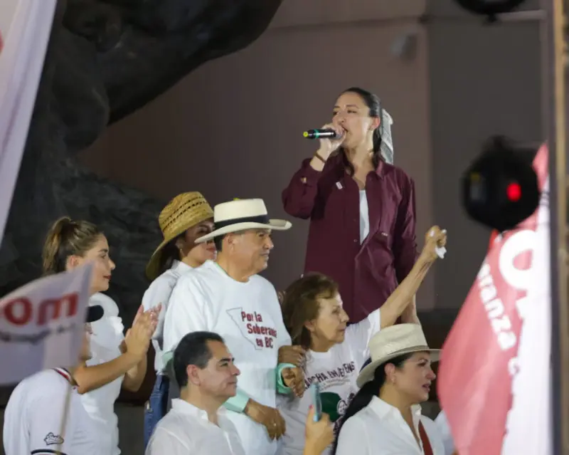 Acompañada de 11 mil personas, Julieta Ramírez encabeza marcha en defensa de la transformación en Mexicali