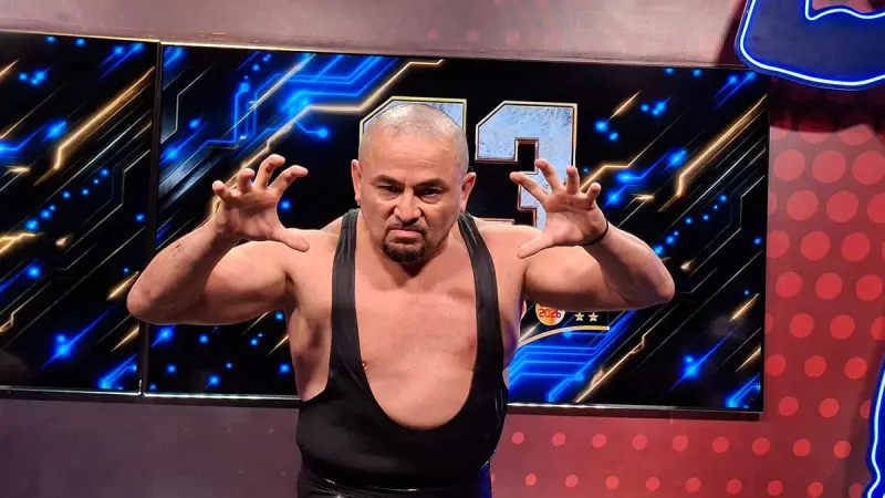Averno perdió la cabellera en el 93 Aniversario del CMLL