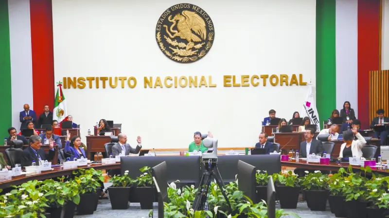 Preocupan fuera y dentro del INE renuncias de personal