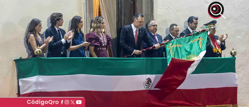 Mauricio Kuri arenga a héroes de la Independencia Nacional