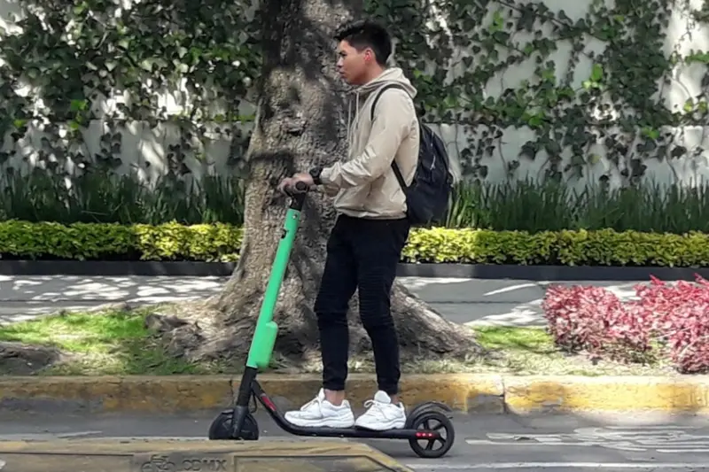 Manejar patín eléctrico en CDMX ya no será gratis. Este será el precio de las licencias