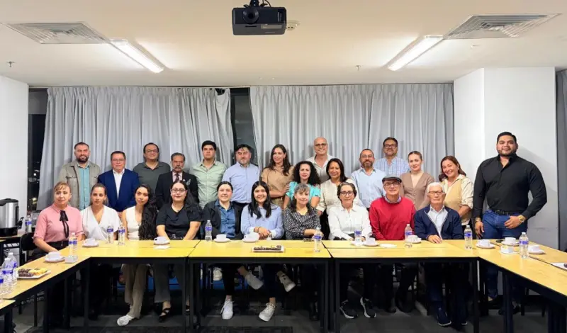 Román Acosta reúne a médicos y escucha propuestas para Morelia