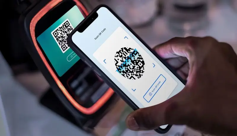 Las 3 medidas que comenzarán a aplicarse pronto para reducir el dinero en efectivo tras la propuesta de Ley de Economía Digital en México: cobros con código QR, restricciones en trámites de Hacienda y la CURP digital