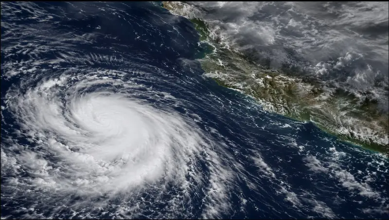 Quince-E avanza por el Pacífico mientras lluvias intensas amenazan a Sinaloa
