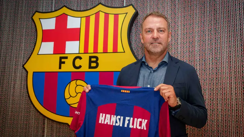 Hansi Flick destaca el liderazgo de Raphinha y la adaptación de Karim Adeyemi al Barcelona antes del duelo contra el Sevilla