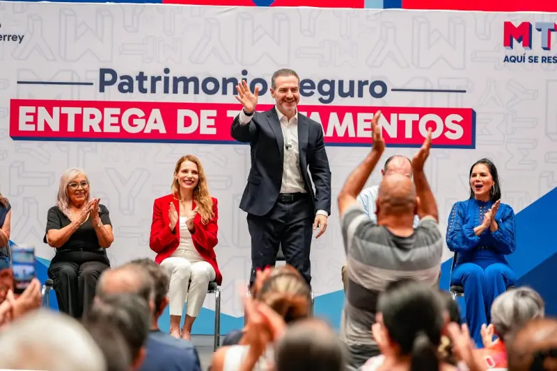 Entrega Monterrey testamentos a 280 familias para brindar certeza patrimonial