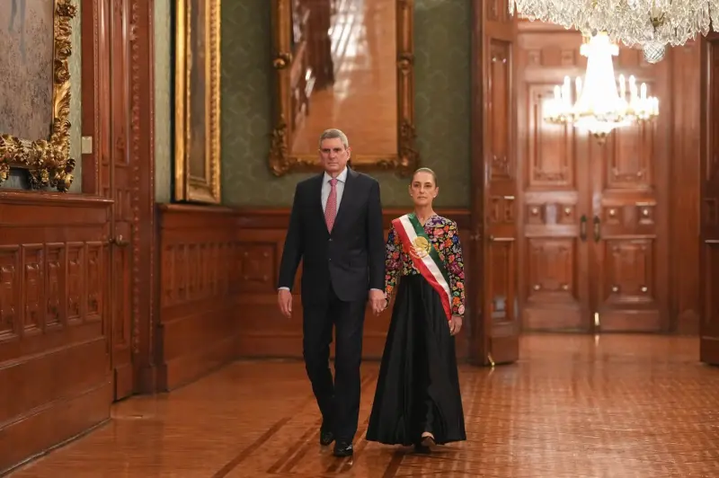 ¿Quiénes son los conductores que llevaron la ceremonia del Grito de Independencia?