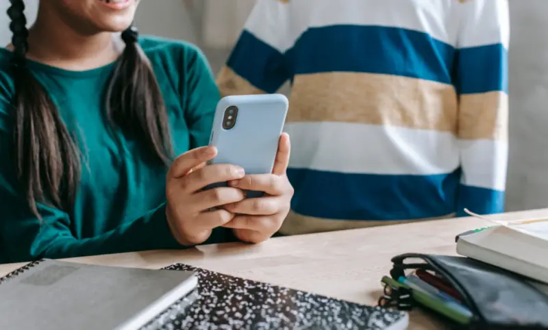 Tecnología en el aula: ¿herramienta para aprender o distracción?