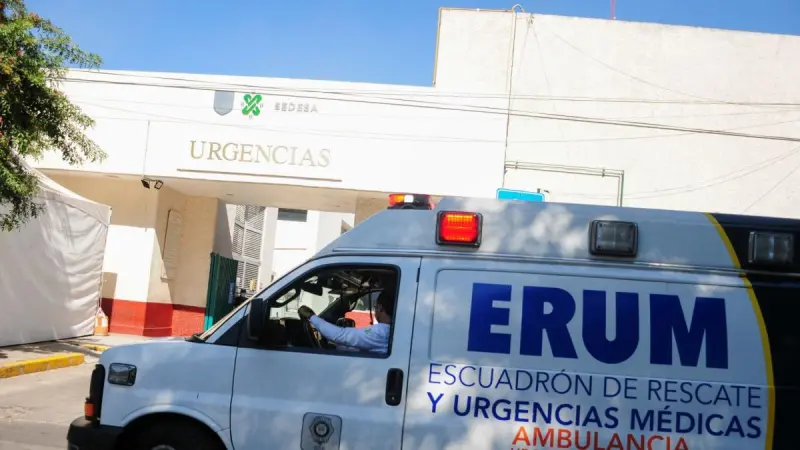 Hombre resulta gravemente lesionado tras caer en estacionamiento de Polanco