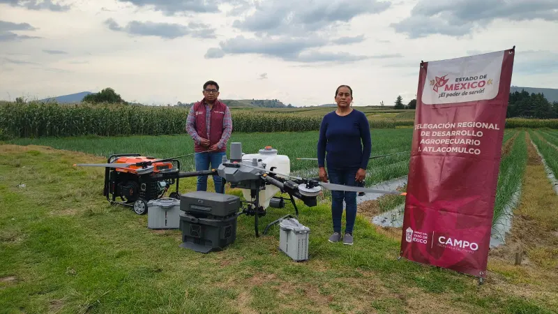 Entregan dron agrícola a productora de San Felipe del Progreso