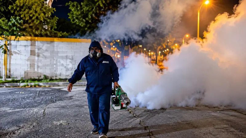 Fumigan Gimnasio Municipal de Ramos Arizpe para prevenir presencia de mosquitos