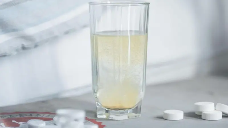¿Se puede tomar paracetamol o ibuprofeno después de beber alcohol? Esto dicen los especialistas