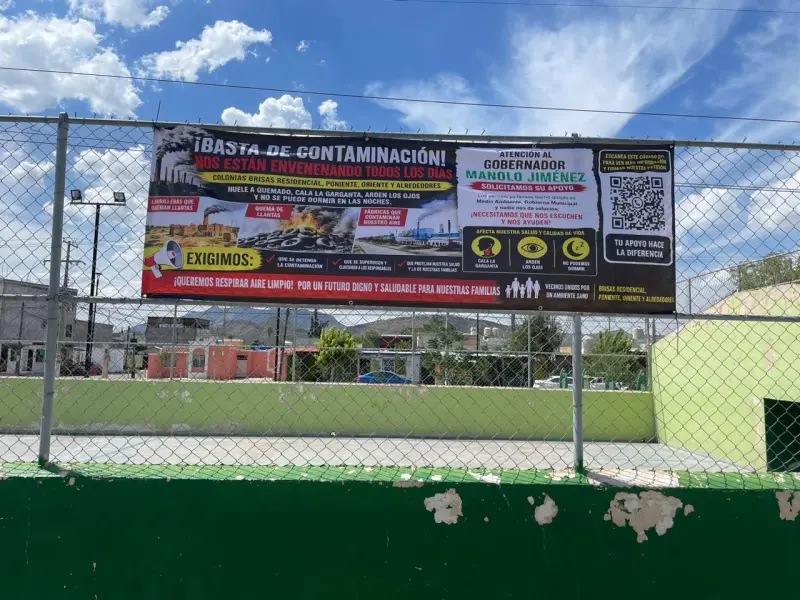 Saltillo: Protestan contra contaminación en colonia Brisas; denuncian meses de humo por quema de llantas