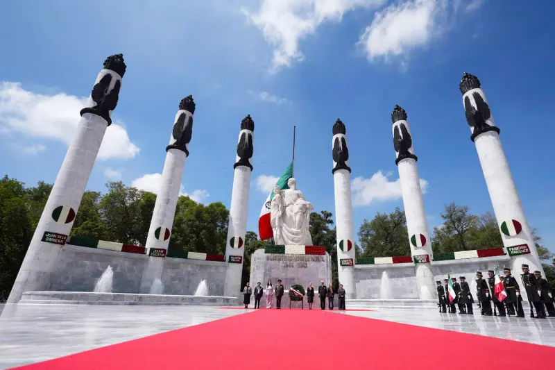 Sheinbaum encabeza homenaje a los Niños Héroes en Chapultepec