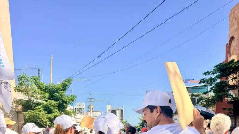 Culiacán marcha por la paz: ciudadanos exigen un alto a la violencia y buscan a sus desaparecidos