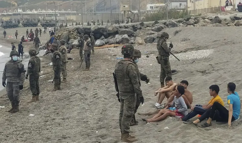 Mucho despliegue, poca seguridad: los militares denuncian indefensión en las labores en Ceuta