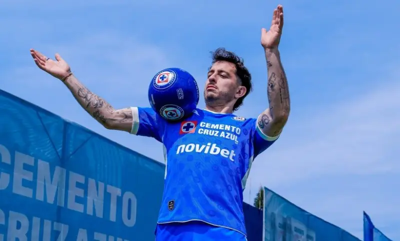 Da Cruz Azul bienvenida a Mozo