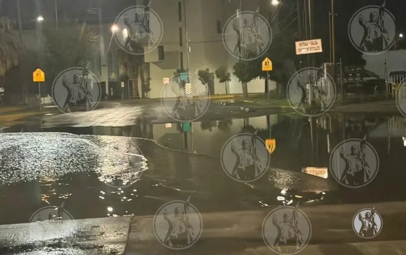 Lluvia deja calles encharcadas, pero transitables